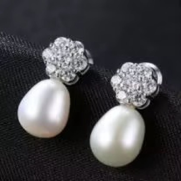 •Brides Delicate Cubic Zirconia Flower 925 Sterling Silver Drop Needle Earrings - Picture 2 of 16